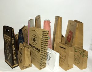 tas kertas oleh-oleh